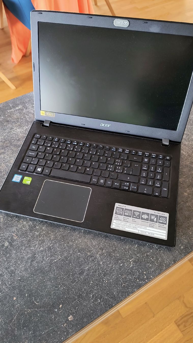 Portatile Acer Aspire E15 - i5, 8GB RAM, 1TB HDD - Image 1