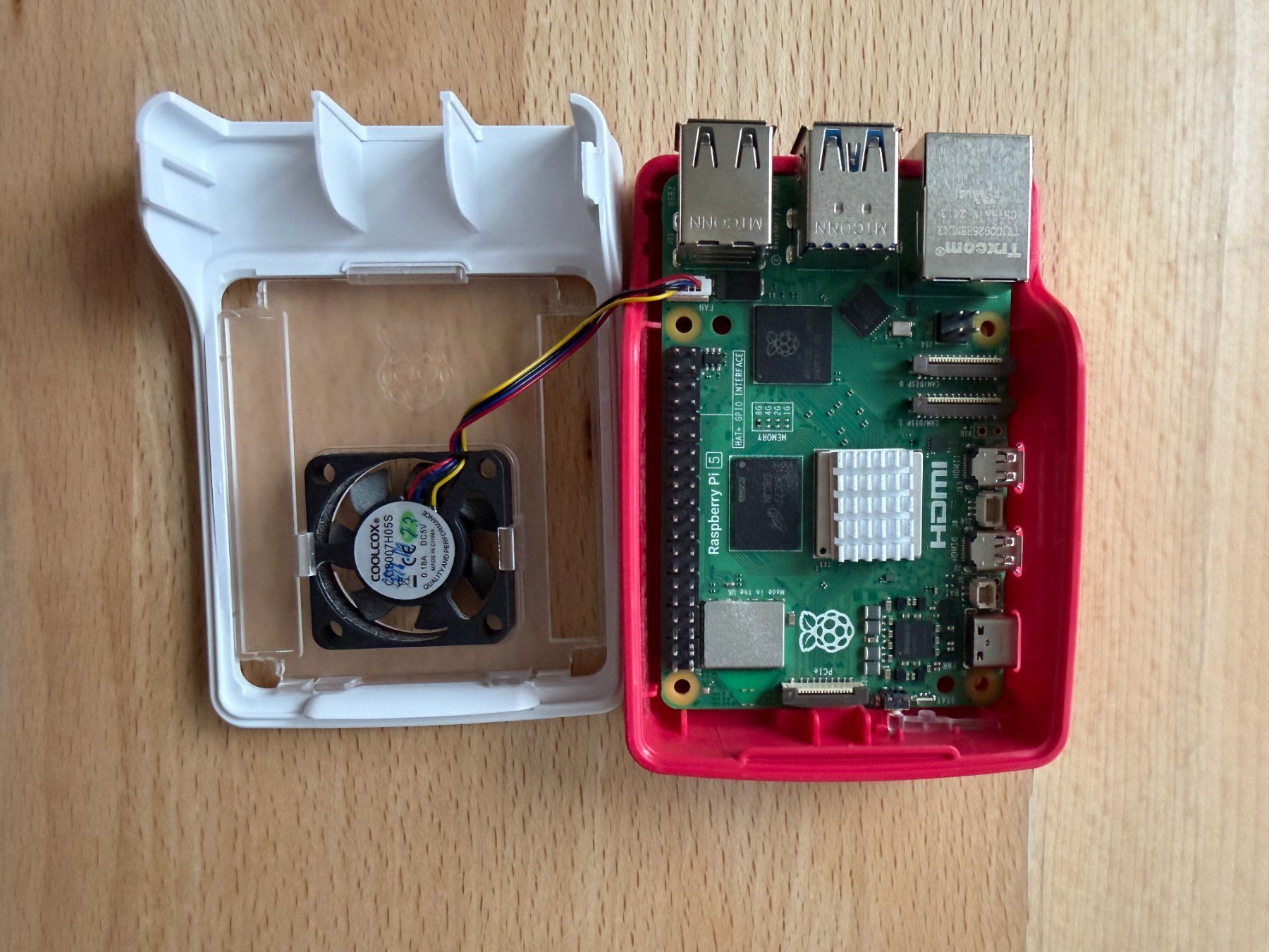 HutoPi Raspberry Pi 5 Starter Kit 8 GB + scheda di acquisizione - Image 1