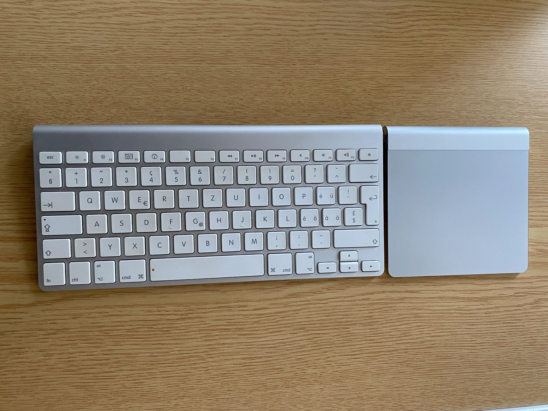 APPLE KEYBOARD DRAHTLOS MIT PAD - Image 1