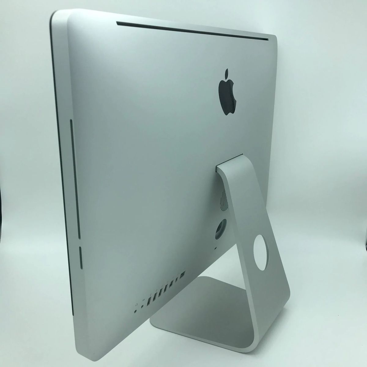 iMac 21.5” (fine 2009) – 3.06 GHz | 4 GB di RAM | 500 GB – buono - Image 3