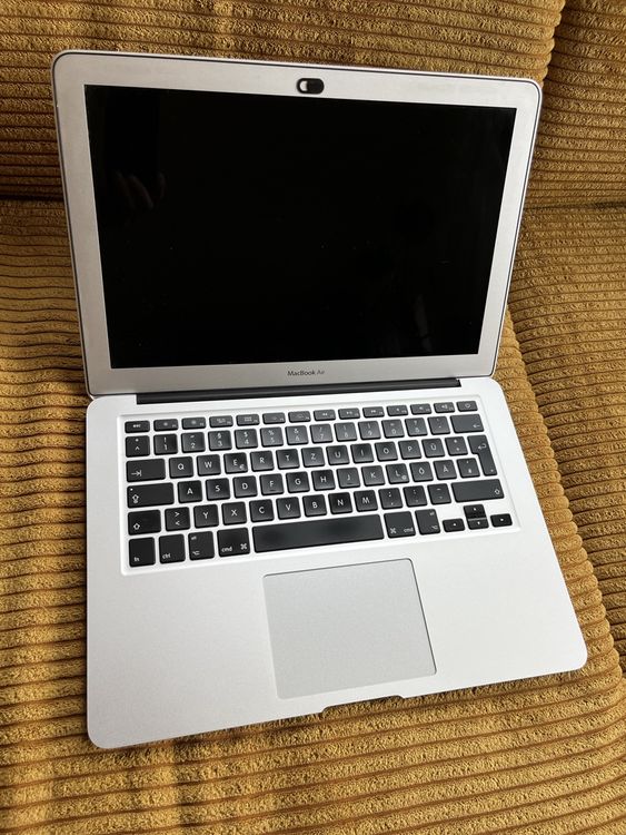 MacBook Air 13” (Early 2015) – 8 GB RAM – 128 GB SSD – molto