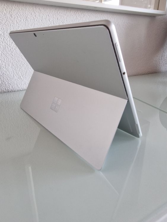 Microsoft Surface Pro 8 / i5 / 11th gen / Displaybruch