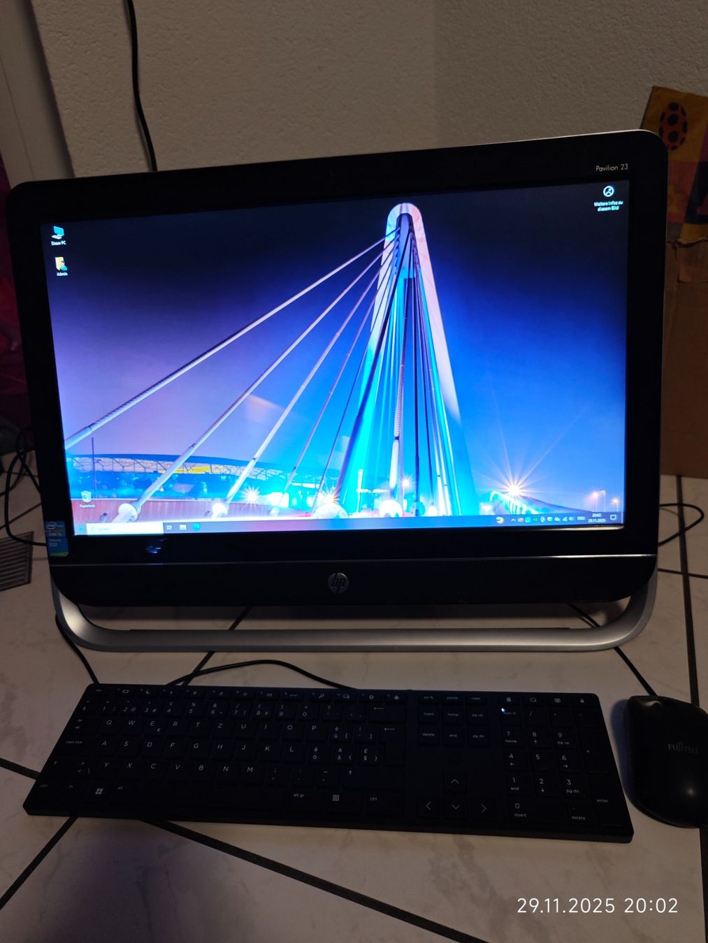 HP Pavilion 23 All-in-One - Image 1