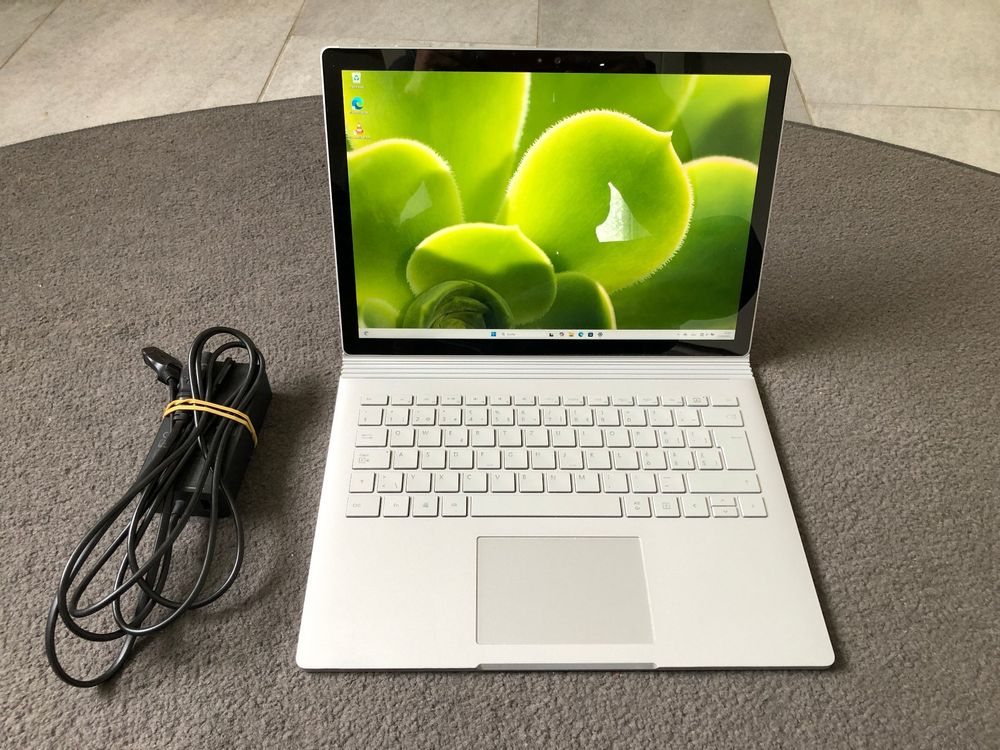 Surface Book, i5-6300U, 3000x2000, 8GB RAM, 128GB SSD
