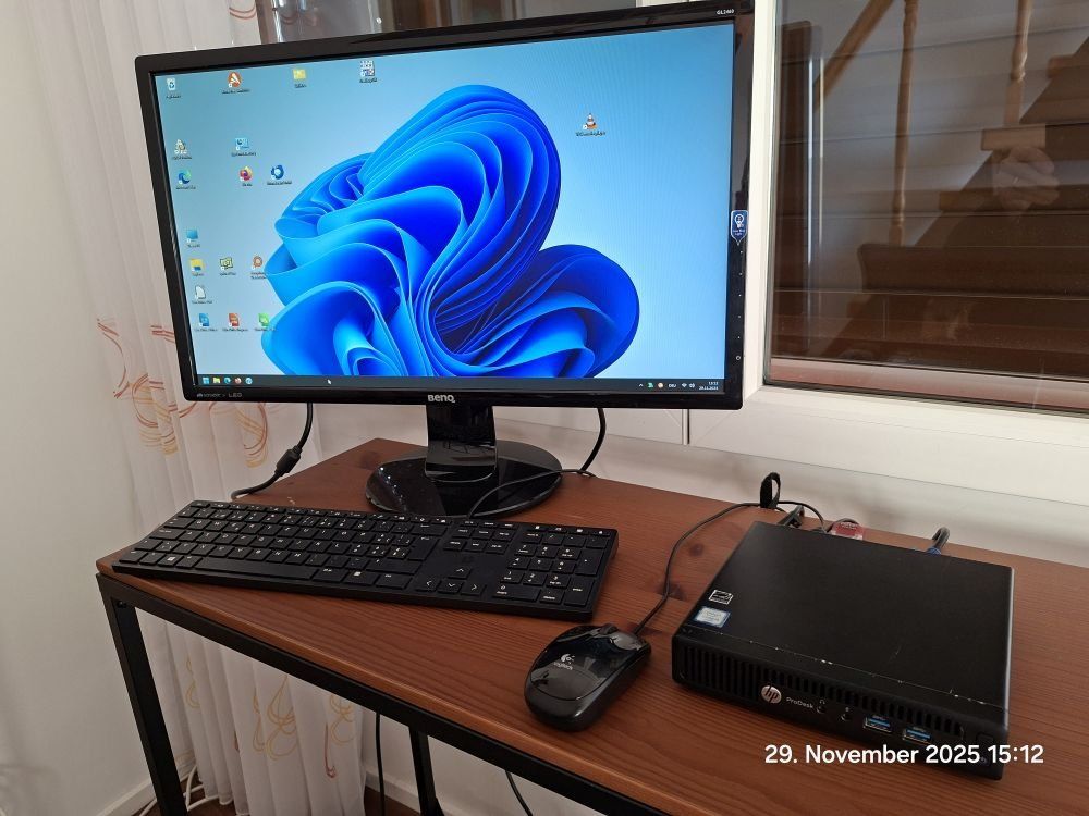 Set completo di computer, monitor e accessori - Image 1