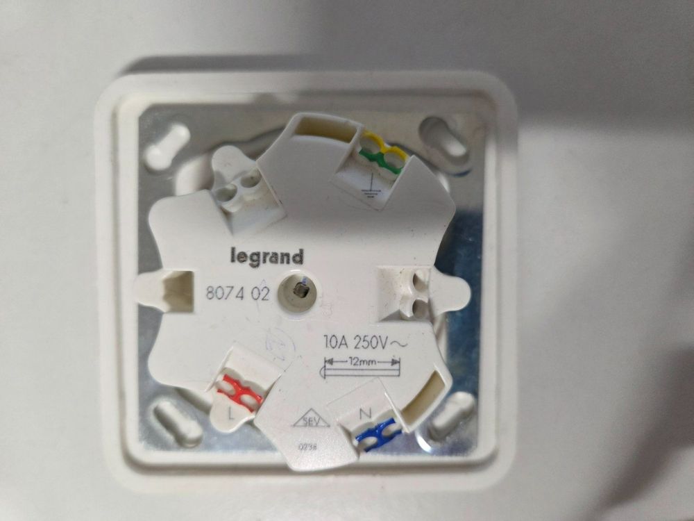 Steckdose 3xT13 UP legrand