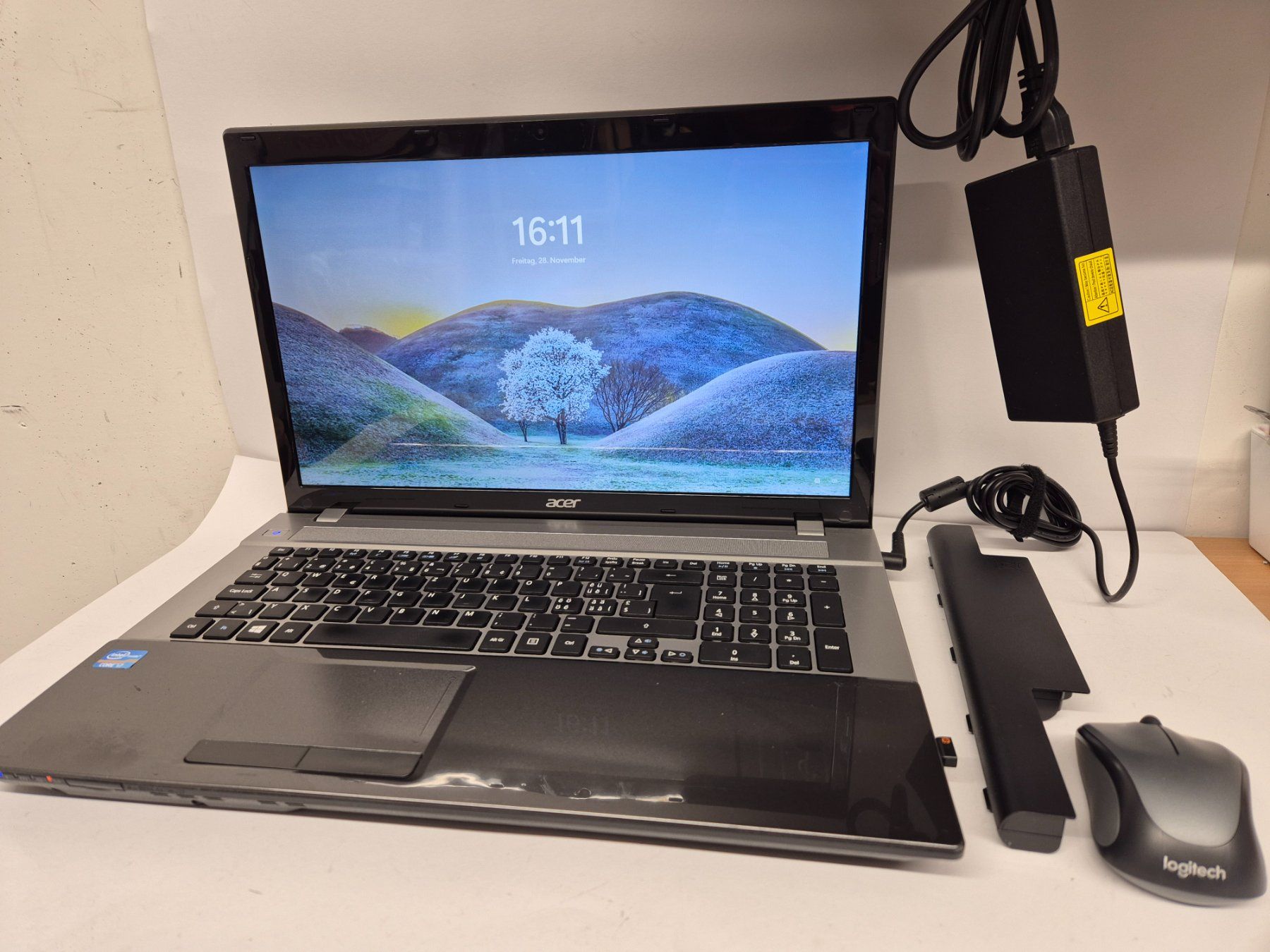 Acer Aspire V3-771G con SSD + Windows 11 - Image 1