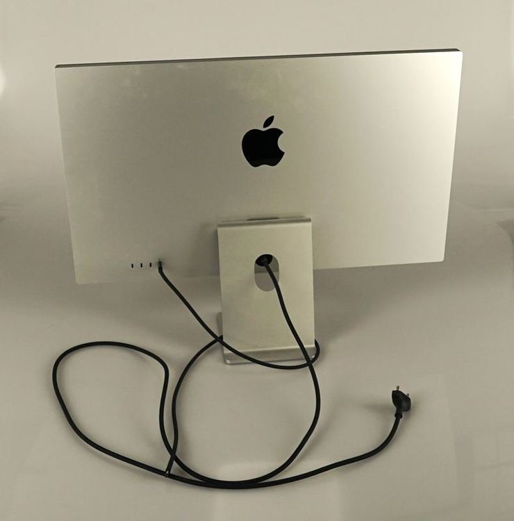 Apple Studio Display (27" 5K Retina) - Image 2