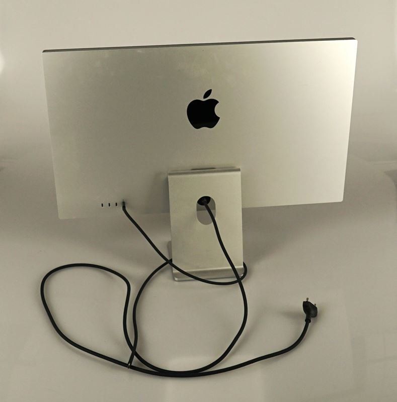 Apple Studio Display (27" 5K Retina) - Image 3