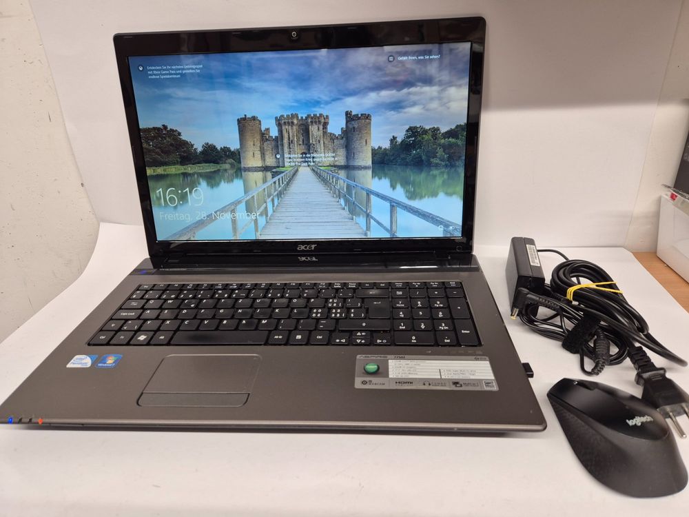 Acer Travelmate 7750Z con Samsung SSD e Logitech Mouse