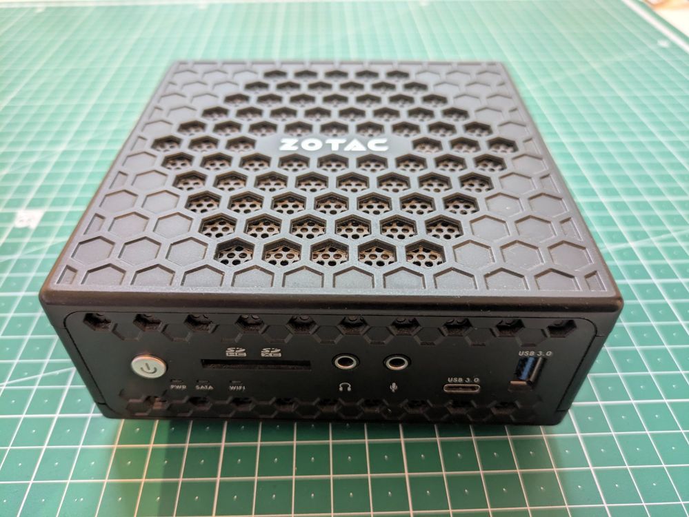 Zotac ZBOX CI327 incl. 8GB RAM e 240GB SSD!! !