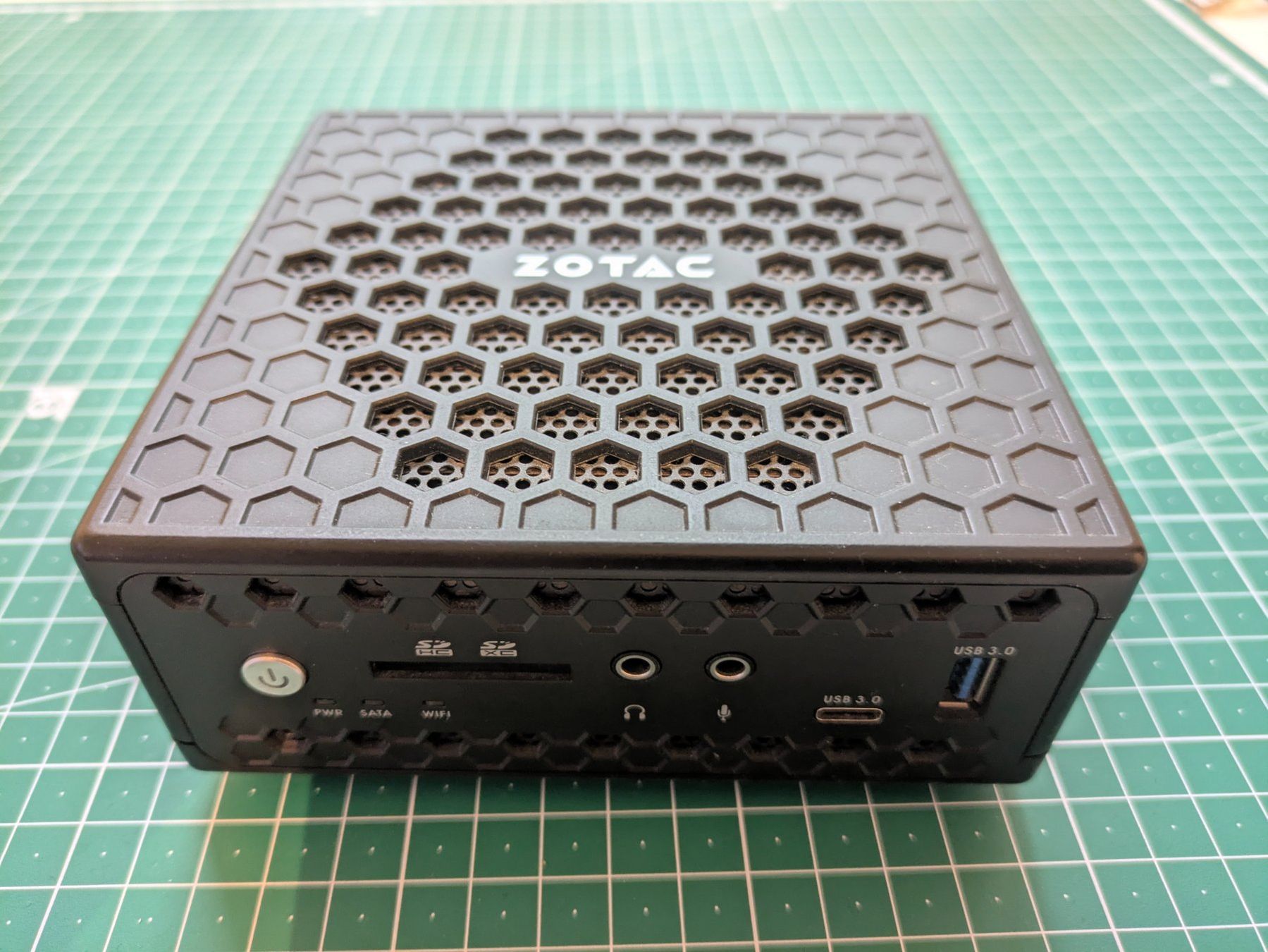 Zotac ZBOX CI327 incl. 8GB RAM e 240GB SSD!! ! - Image 1