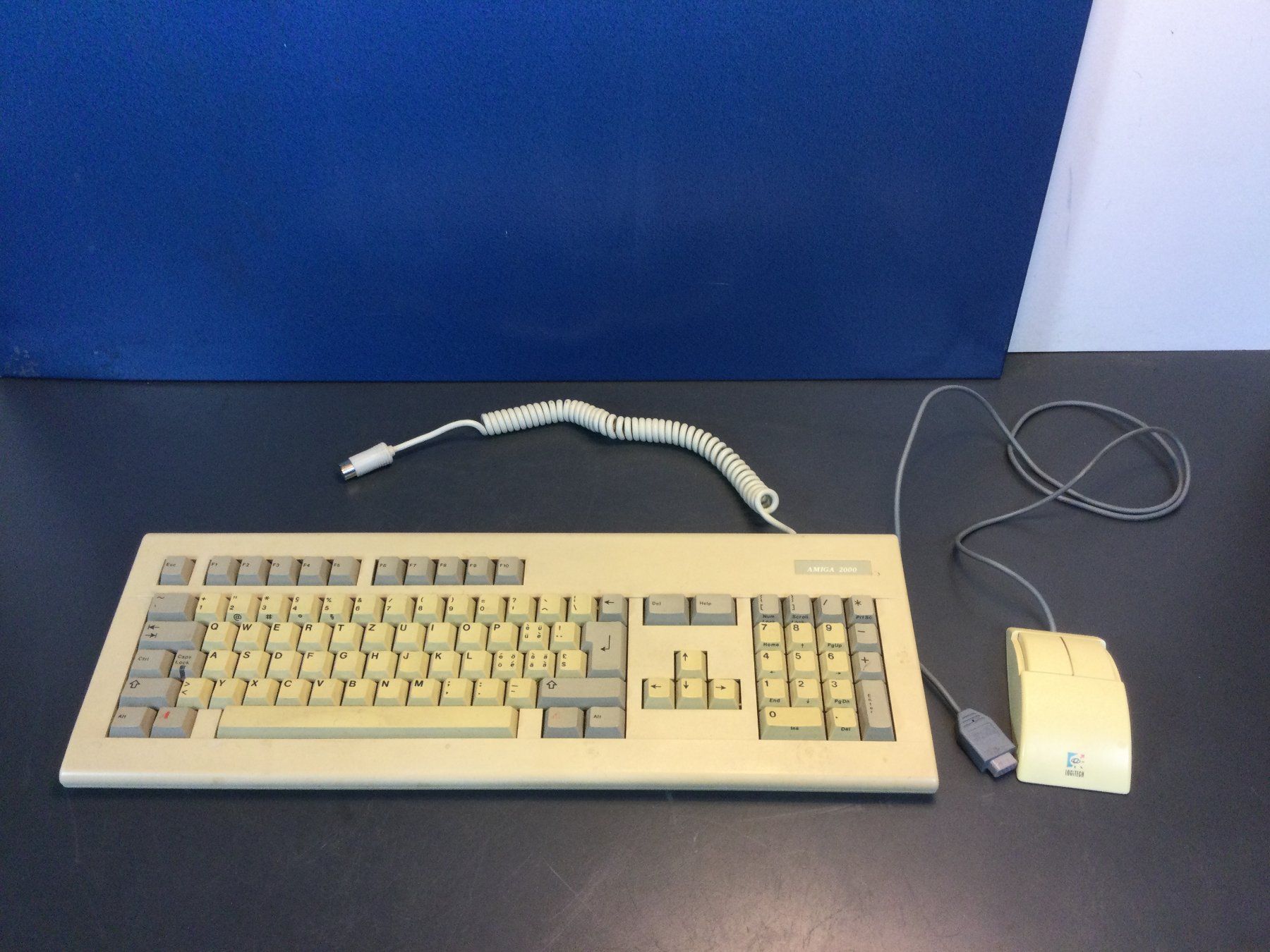Tastiera Amiga 2000 e mouse Logitech usati - Image 1