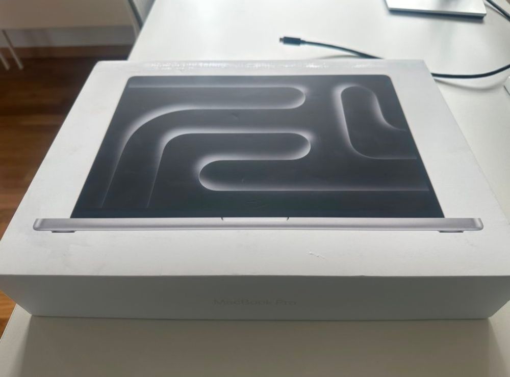 Apple MacBook Pro 14 / M2 Pro 16/512 / 99% Akku
