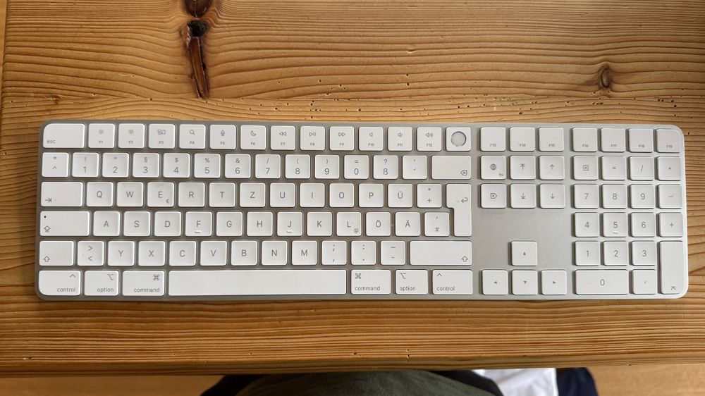 Wireless Apple Magic Keyboard con tastiera Qwertz con tasti numerici DE