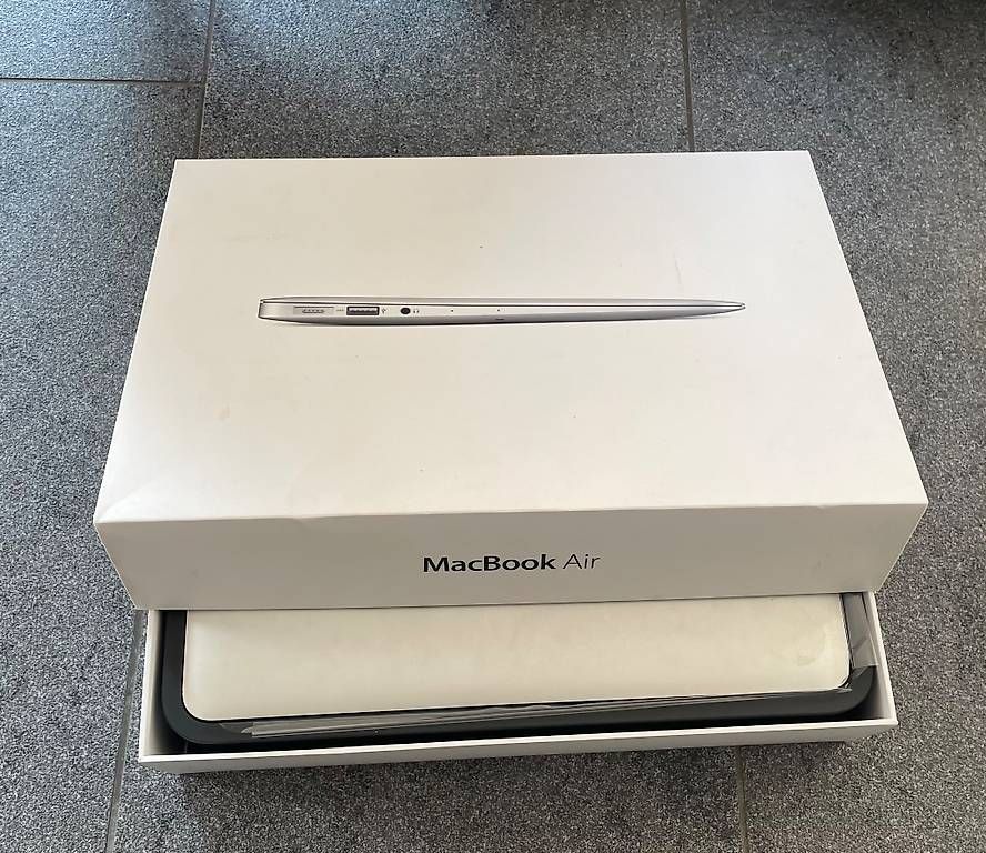 MacBook Air 11", 8 GB di RAM, 128 GB SSD - Image 1