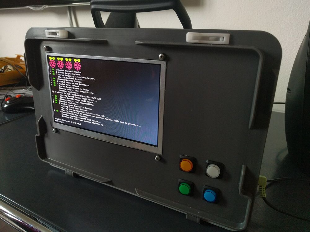 Raspberry Pi con display, fotocamera e scatola come kit fai da te - Image 2