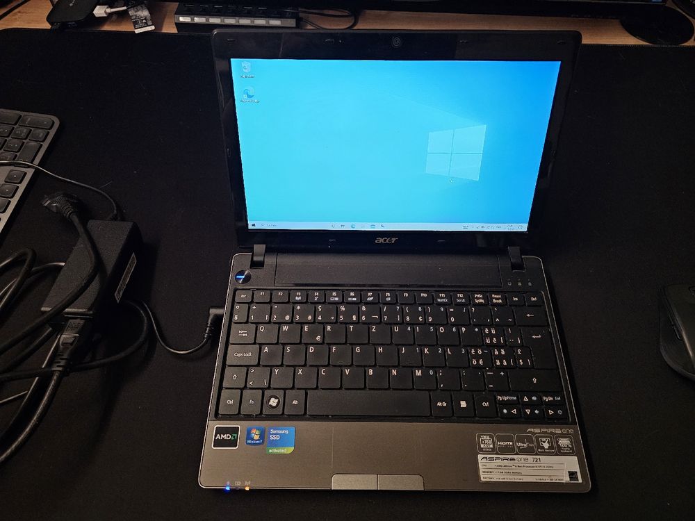 Acer Aspire One 721 - 11.6" - AMD Athlon II Neo, SSD