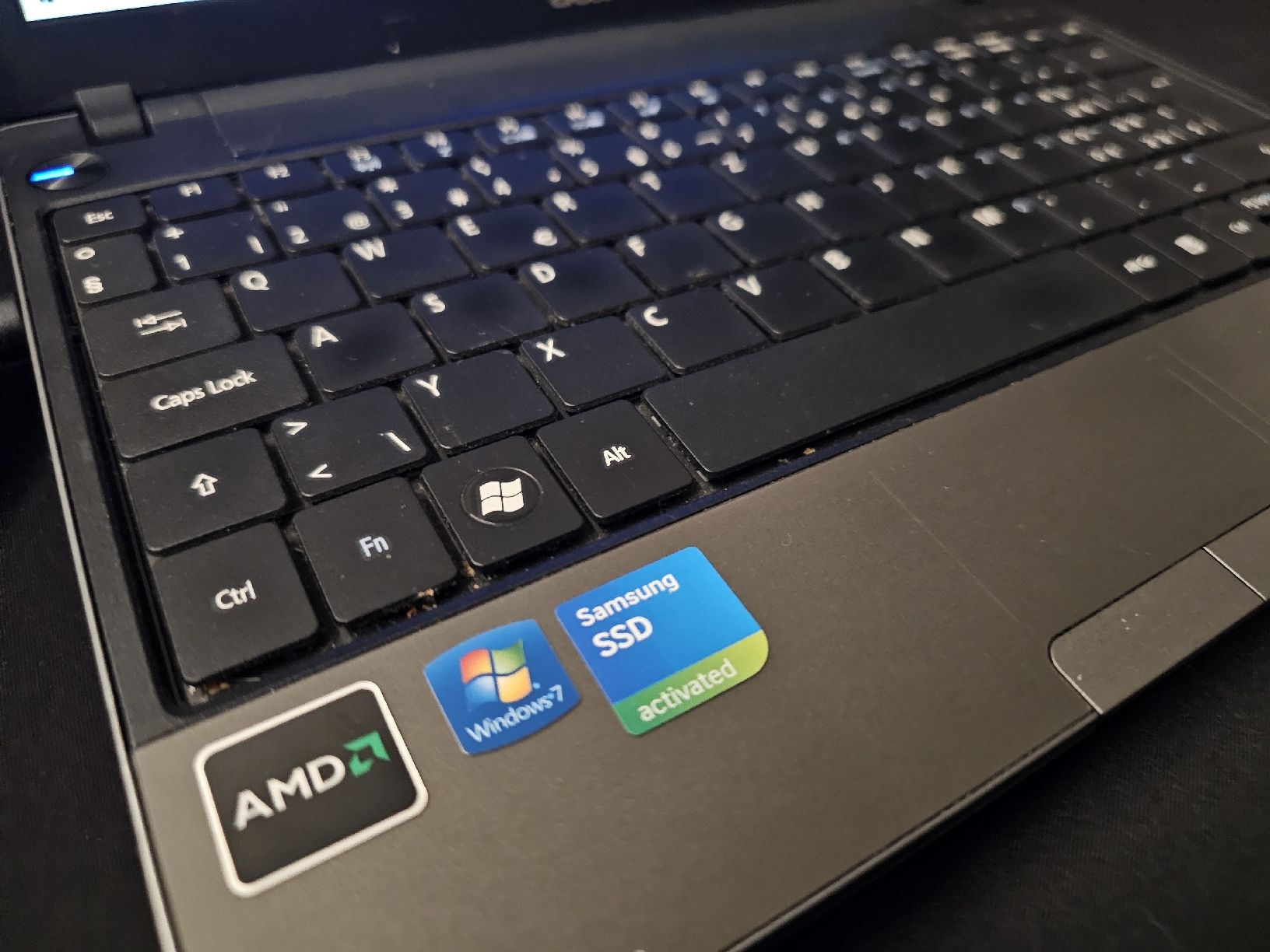 Acer Aspire One 721 - 11.6" - AMD Athlon II Neo, SSD - Image 3