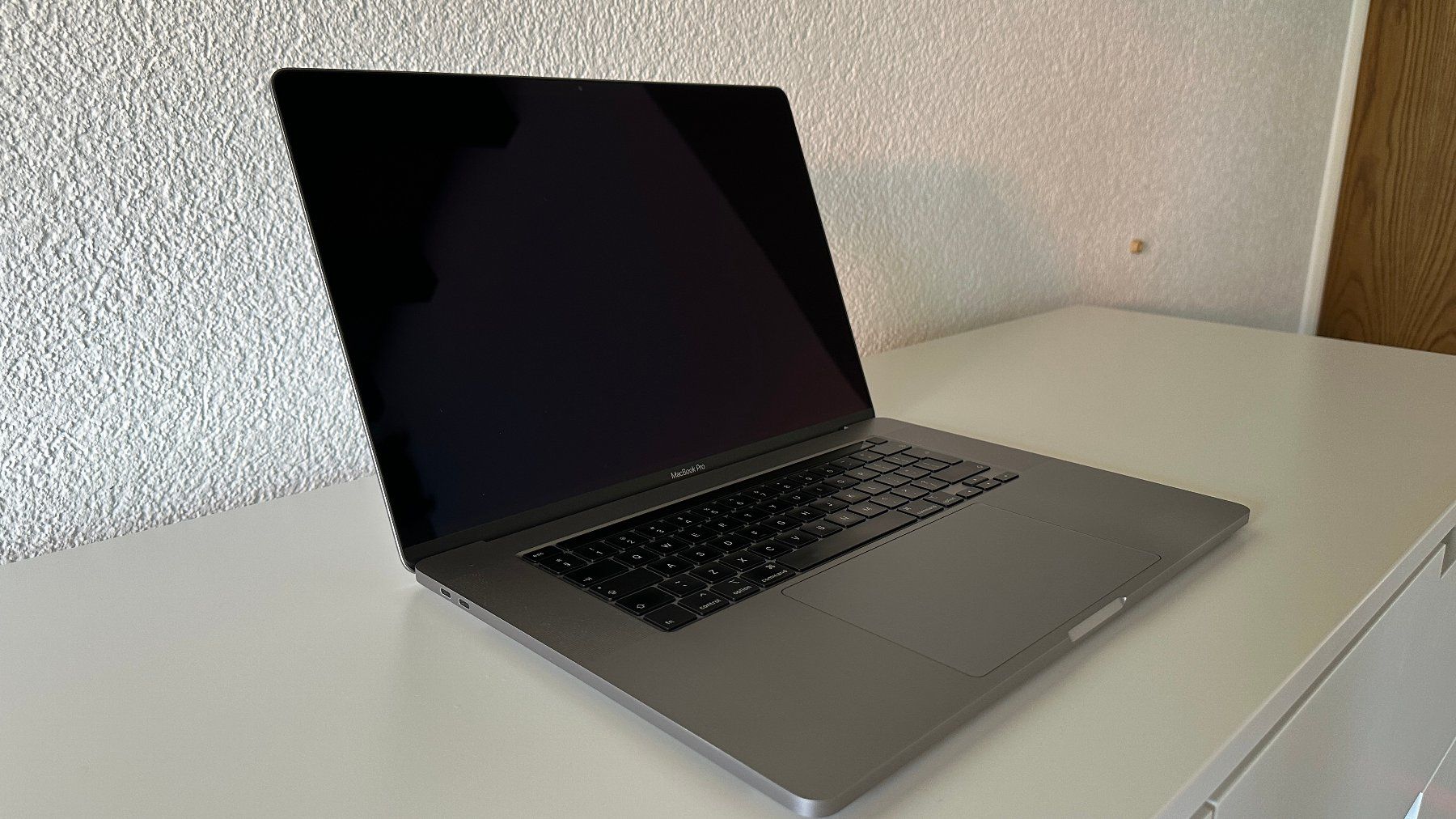 MacBook Pro 16" Apple, 4TB, 64GB RAM, i9, 2019 - Image 1