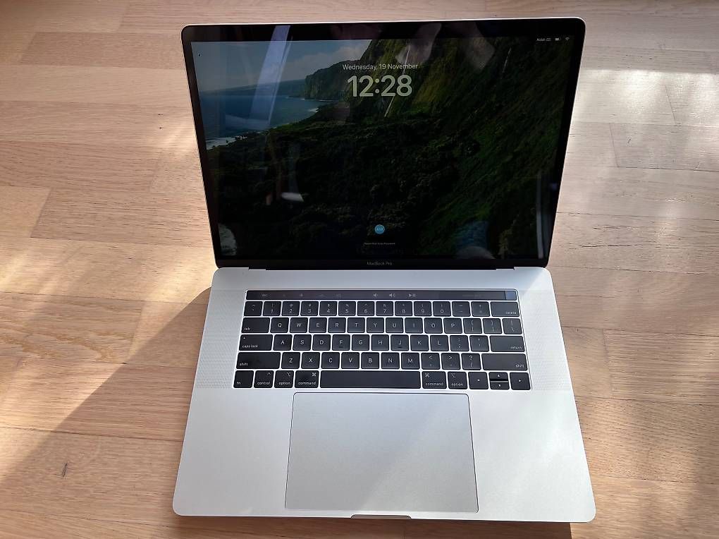 Macbook Pro 15 i7 32GB 1TB Vega20 Buono stato - Image 1