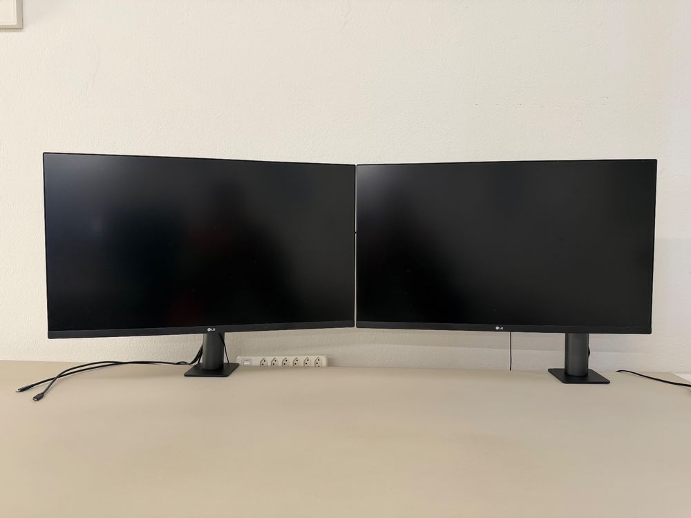 2x LG 32UN880-B 4K Monitor 32 pollici - Ottimo stato!