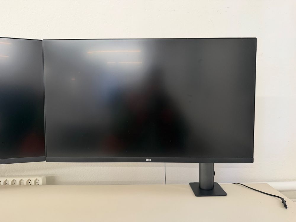 2x LG 32UN880-B 4K Monitor 32 pollici - Ottimo stato! - Image 2