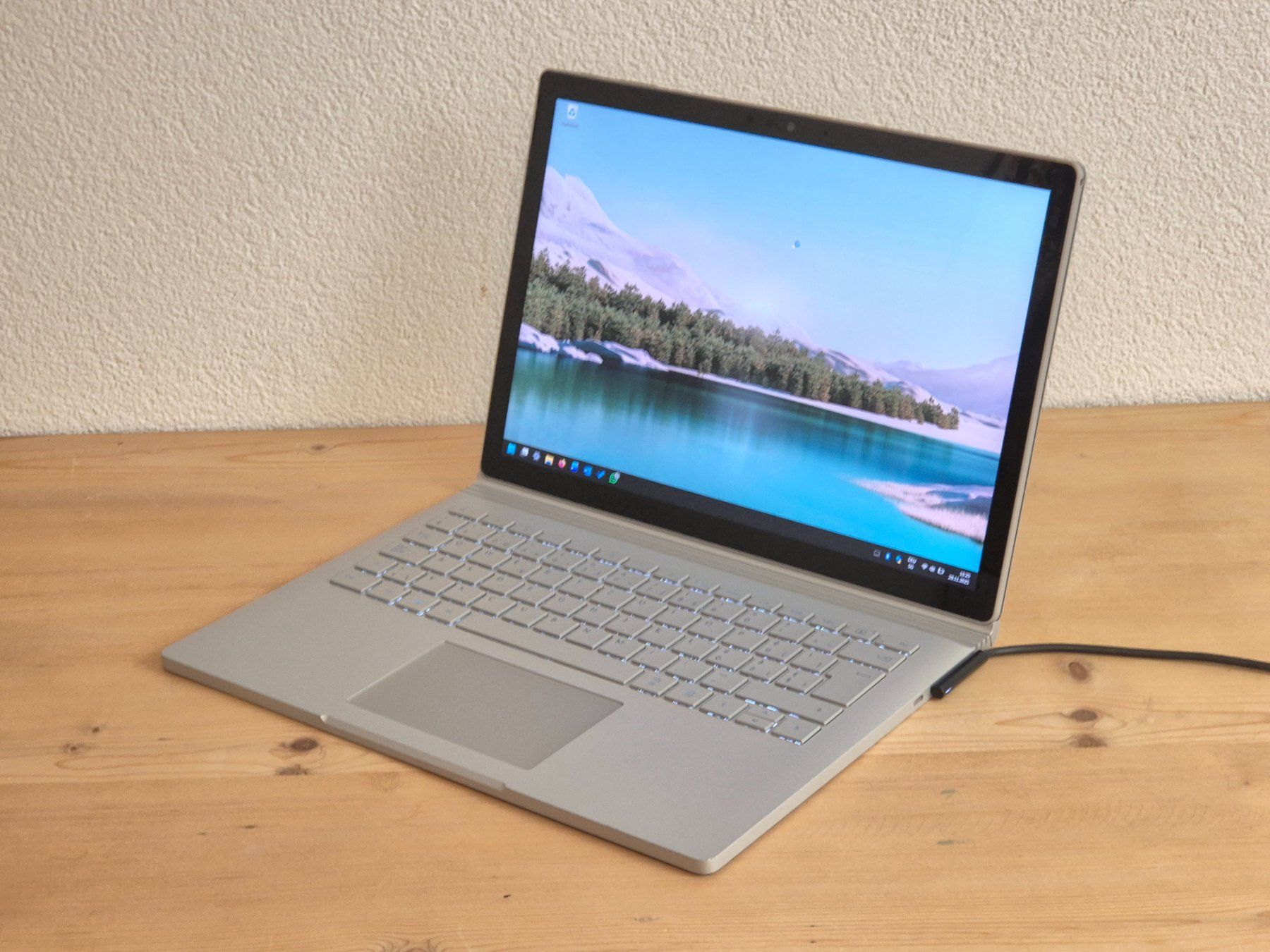 Microsoft Surface Book 2 13.5" con batteria difettosa i7 - Image 1