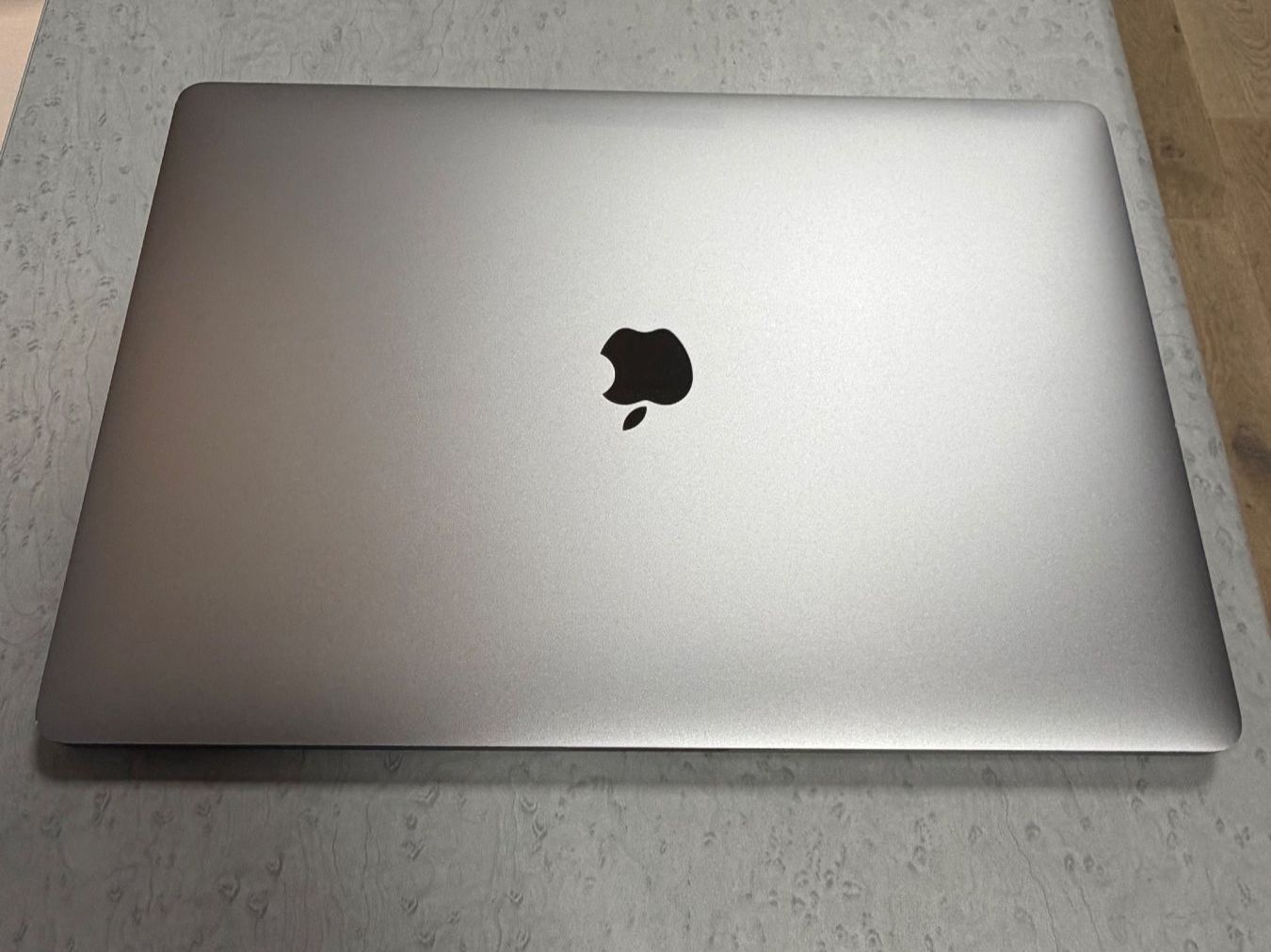 Apple MacBook Pro 16" (2019) - i7 / 16 GB RAM / 512 GB SSD - Image 1