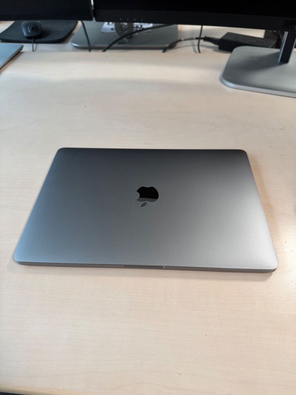 MacBook Pro 13" 2020 – i7 / 16GB / 512GB – Nuovo, A-Grade - Image 1