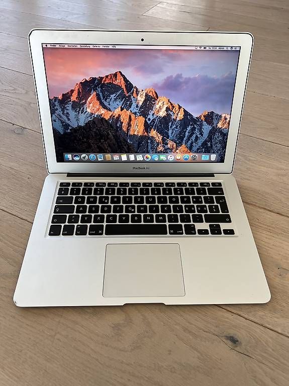 MacBook Air 13" - 2011 - 1.8 GHz i7 - 4 GB Ram - Image 1