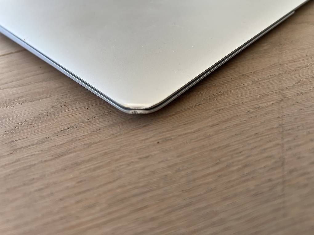 MacBook Air 13" - 2011 - 1.8 GHz i7 - 4 GB Ram - Image 3