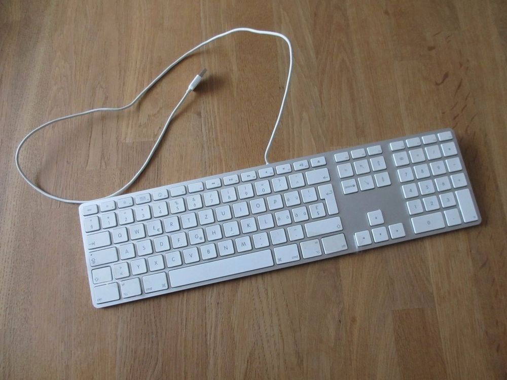 Apple Magic Keyboard con cavo - A1243, argento - difettoso - Image 1