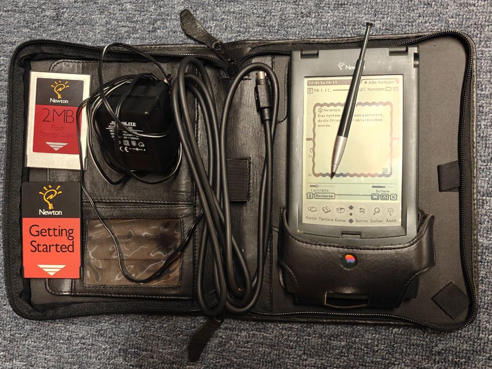 Apple Newton MessagePad 120 con molti accessori, rarità