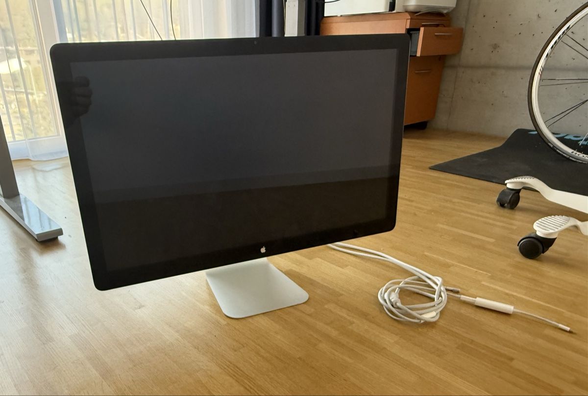 Apple Cinema Display 27" - Image 1