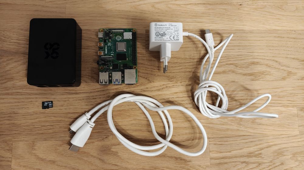 Raspberry Pi 4 - 4GB RAM - microSD 16GB - Schede e cavi