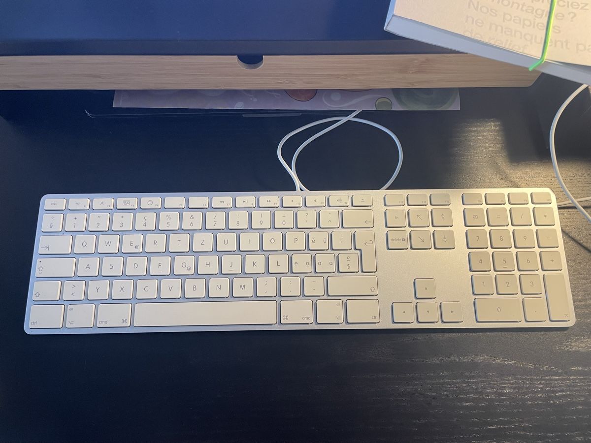 clavier apple con cavo - Image 1