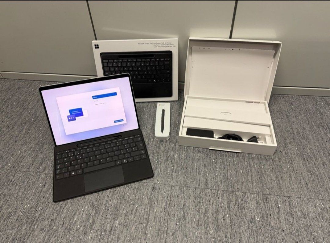 Microsoft Surface Pro 11 Copilot + PC + tastiera flessibile + penna - Image 1