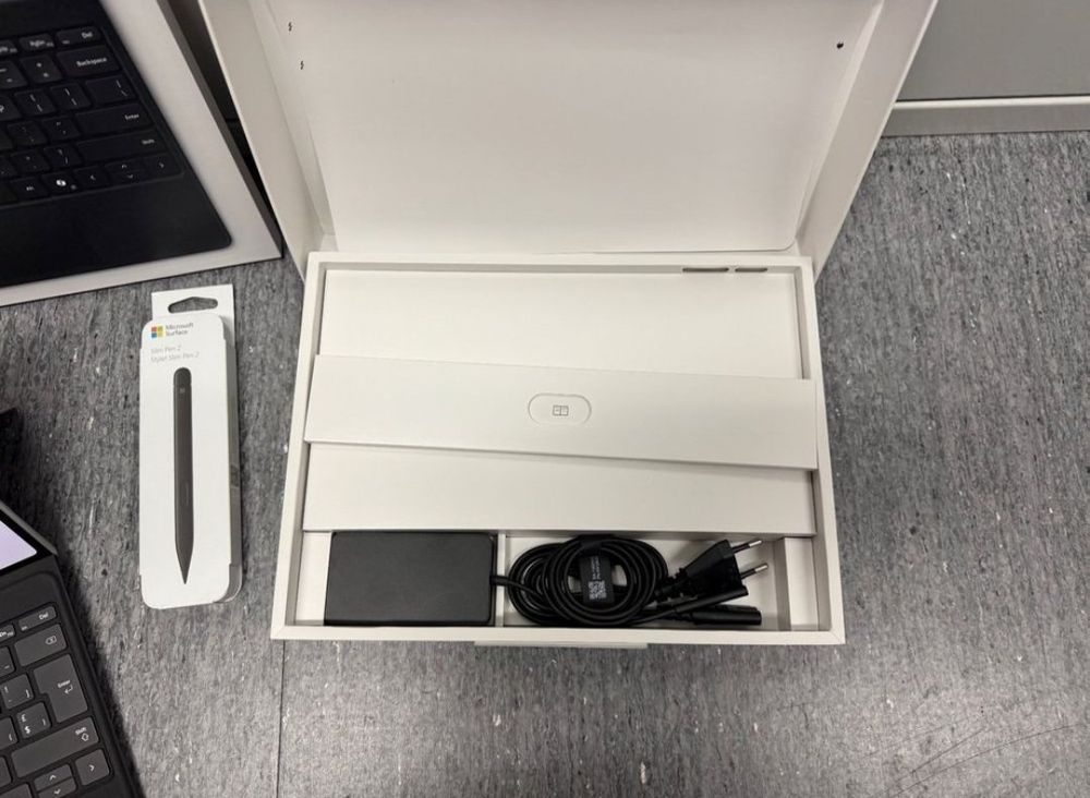 Microsoft Surface Pro 11 Copilot + PC + tastiera flessibile + penna - Image 2