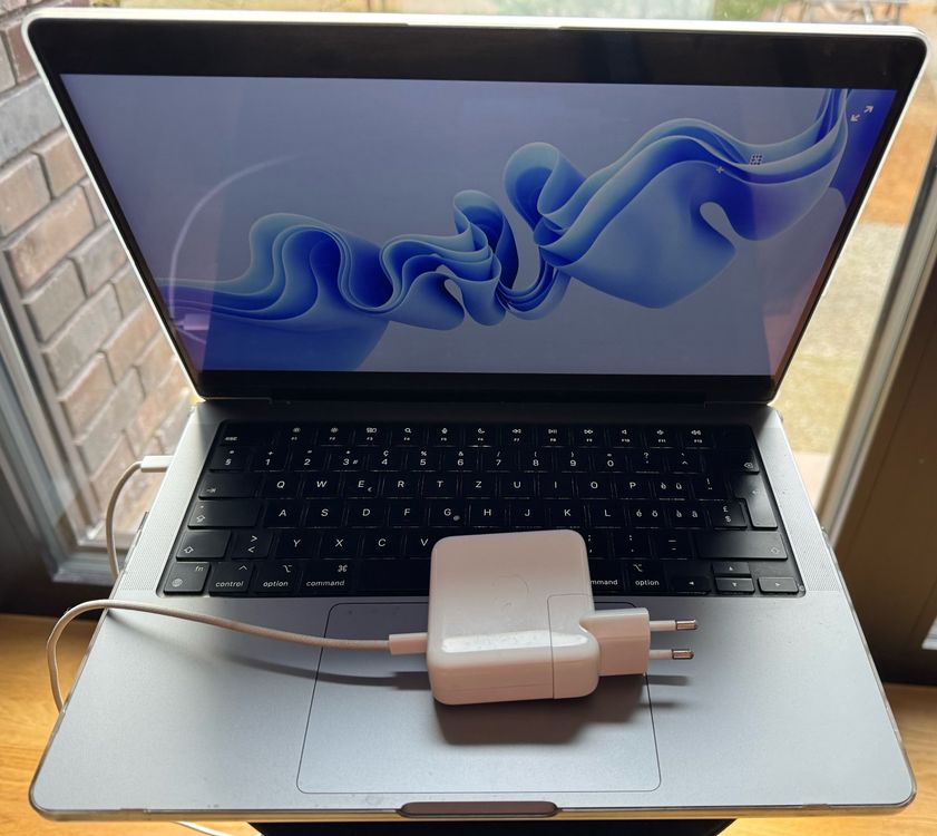 MacBook Pro 14" (2023) M3 / 8GB RAM / 512GB SSD / 99 cicli