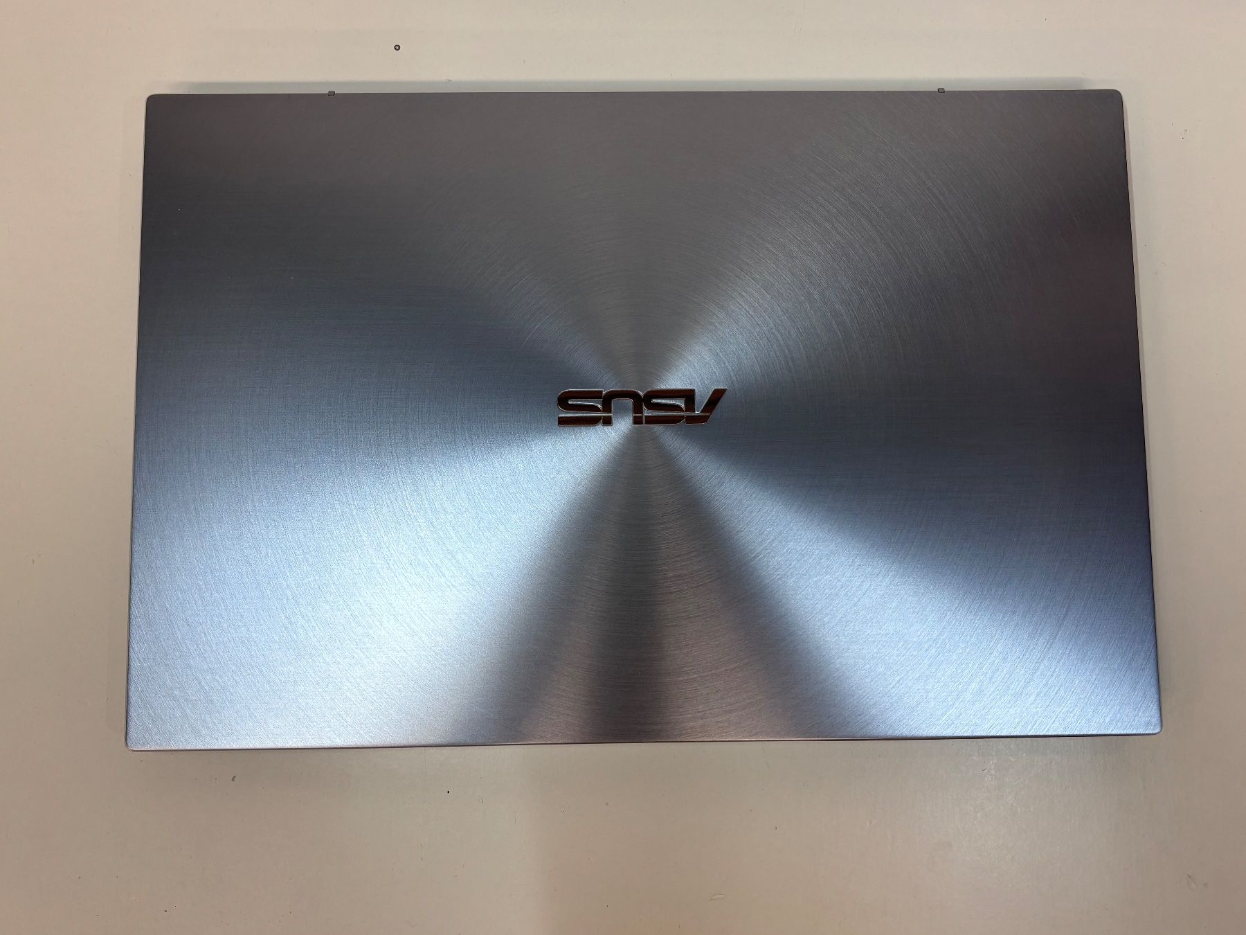 Notebook 14" ASUS UM431D Core Ryzen 5, DEFEKT - Image 3