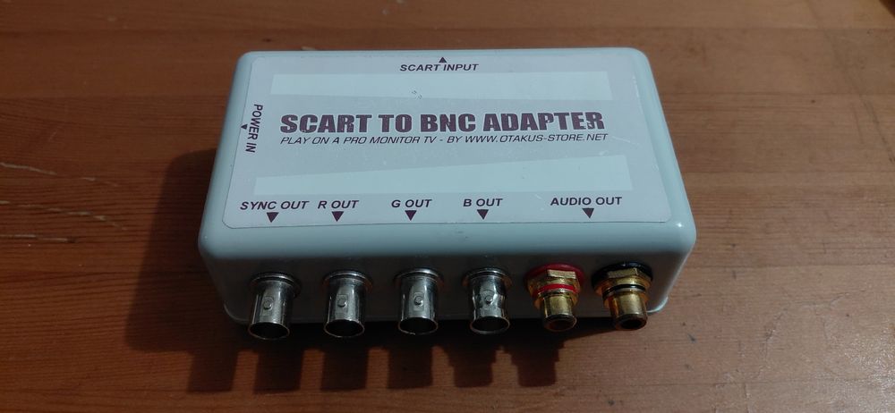 Scart a BNC e cavo 4x BNC - BNC