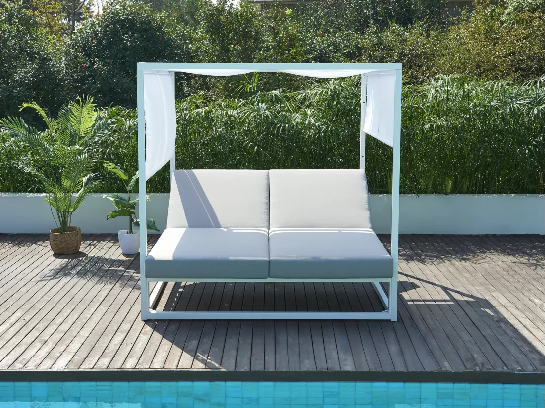 Letto da giardino con baldacchino in alluminio bianco e grigio - LIVADIS di MYLIA
