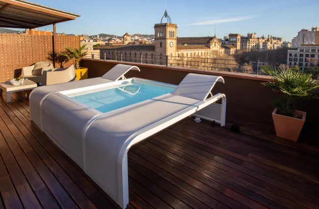 Piscina a farfalla con lettini GRE