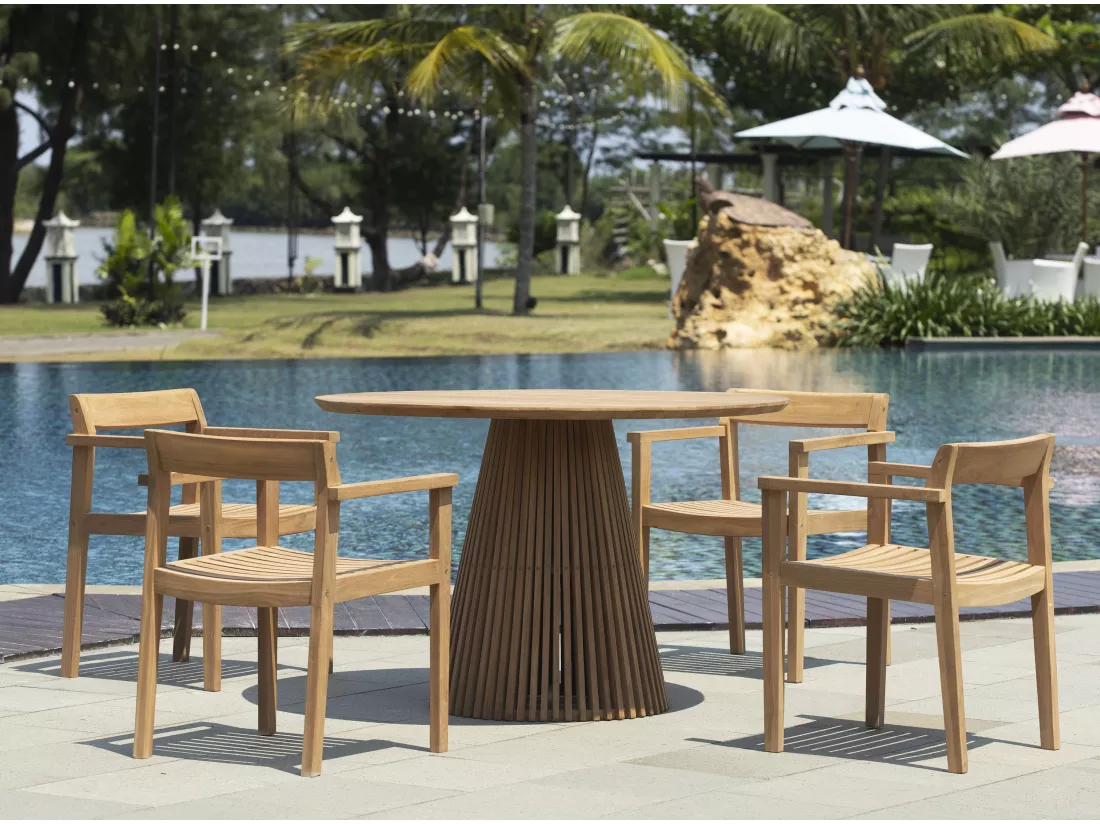 Sala da pranzo da giardino in legno di teak TRIANO: 1 tavolo + 4 poltrone Claro naturali