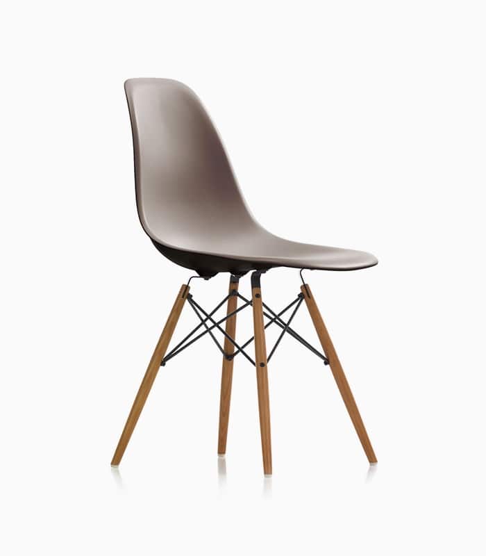 Sedia in plastica Eames.