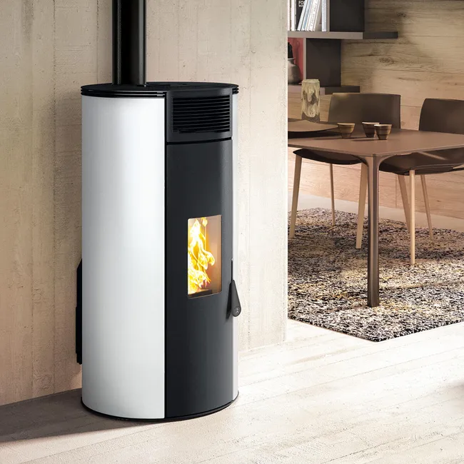 Stufa a pellet CASATELLI Leonardo 8 bianca da 7,2 kW